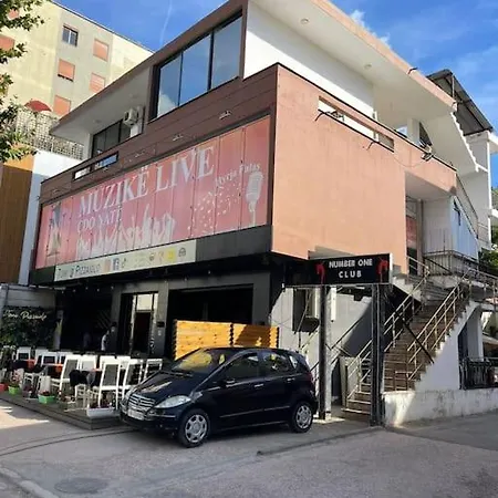 Empire Beach 아파트